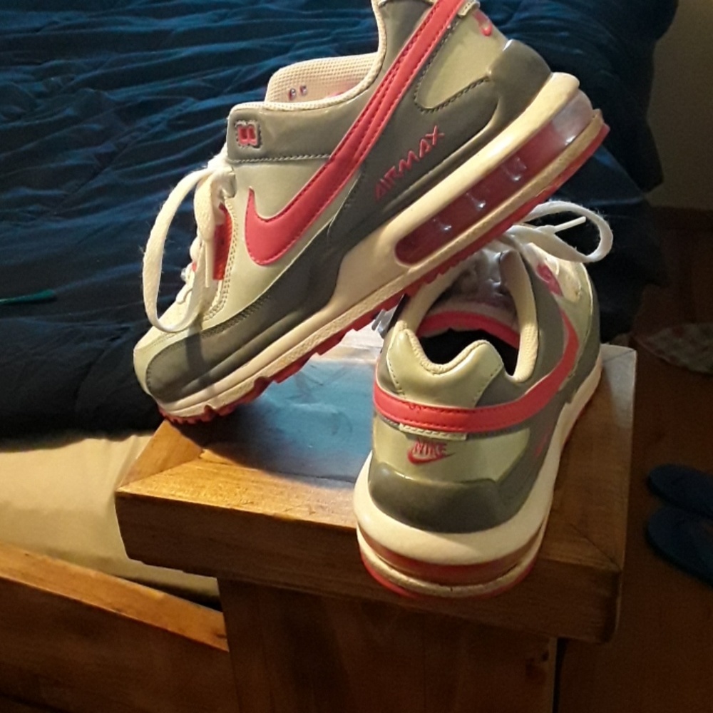 Shoes - Picture 2 of 3